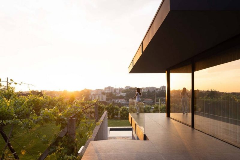 balcony