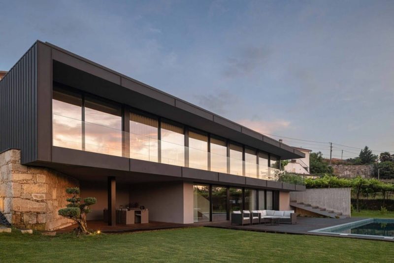 Casa da Encosta / Ricardo Azevedo Arquitecto