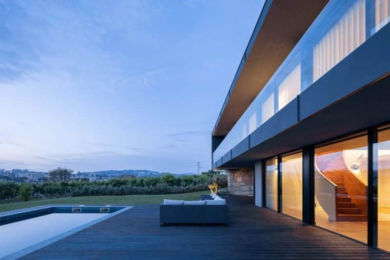 Casa da Encosta / Ricardo Azevedo Arquitecto