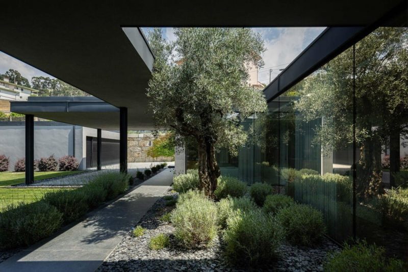 Casa da Encosta / Ricardo Azevedo Arquitecto