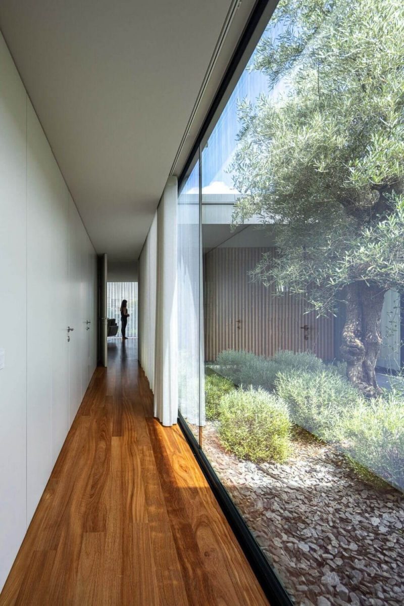 Casa da Encosta / Ricardo Azevedo Arquitecto