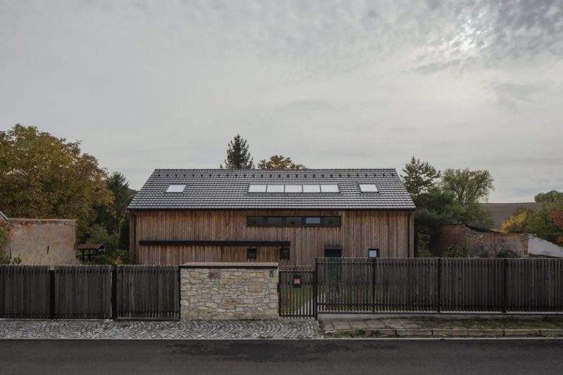 Family House in Mature Garden / Mimosa Architects