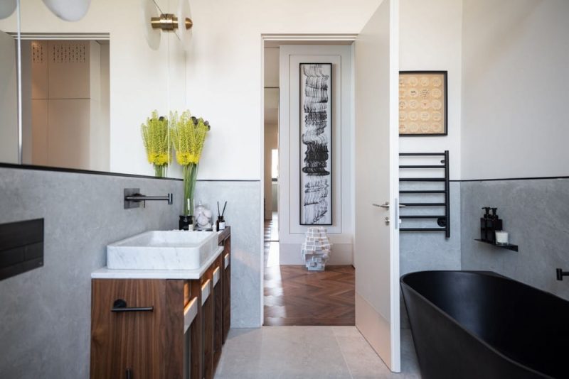 bathroom, High-Rise Penthouse Tel Aviv / Oshir Asaban Architect