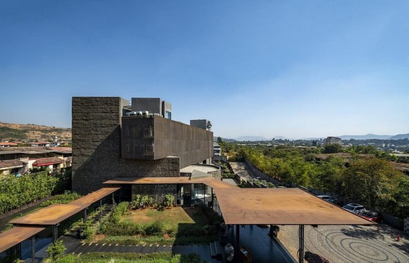 Radisson Resort & Spa / Malik Architecture