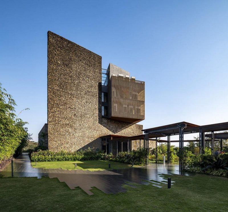 Radisson Resort & Spa / Malik Architecture