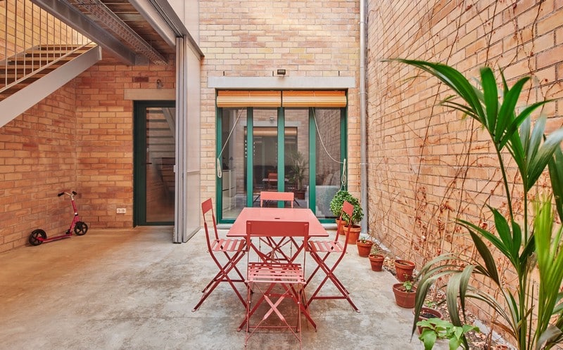 Row House in Sabadell / Vallribera Noray Arquitectes